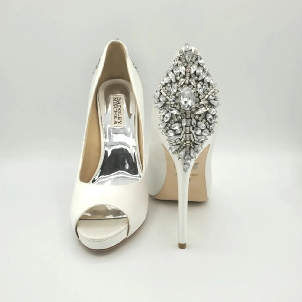 Badgley Mischka Kiara, White, NIB - Picture 6 of 13